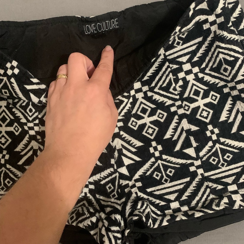Love Culture Black and White Patterned High Waist Shorts - Picture 2 of 3